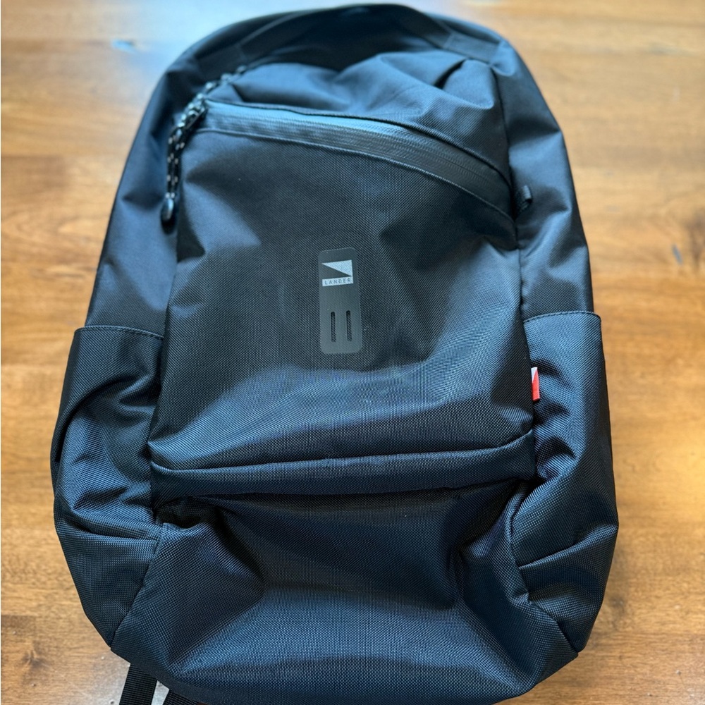 Lander - Commuter Backpack - 25L - Black